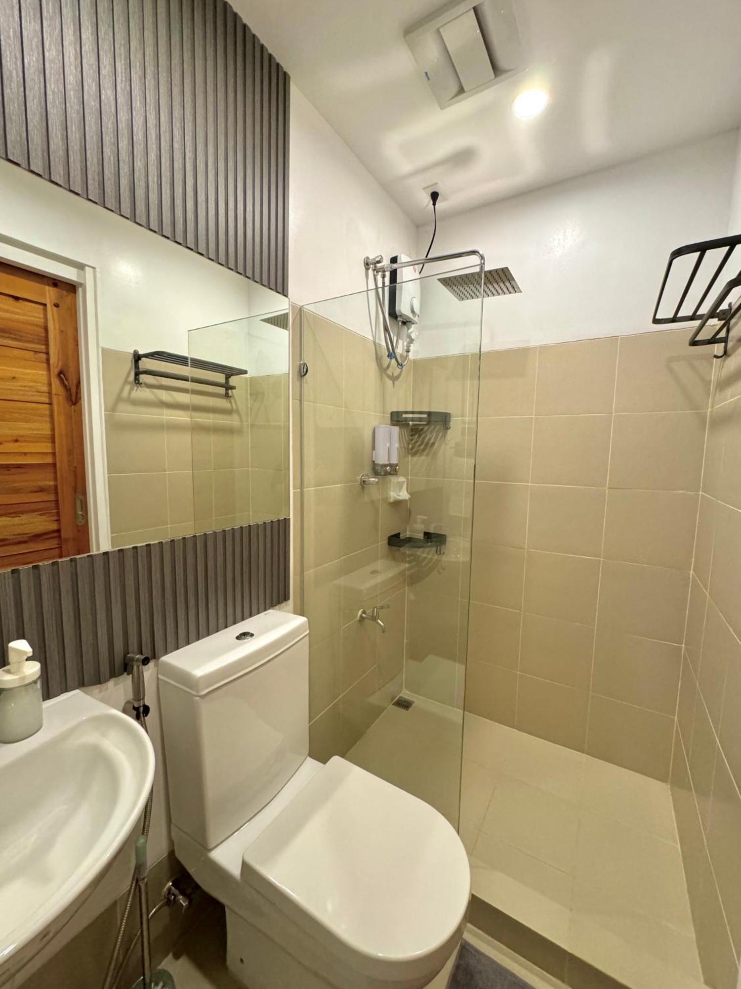 Fullerton Suites Puting Kahoy Exterior photo