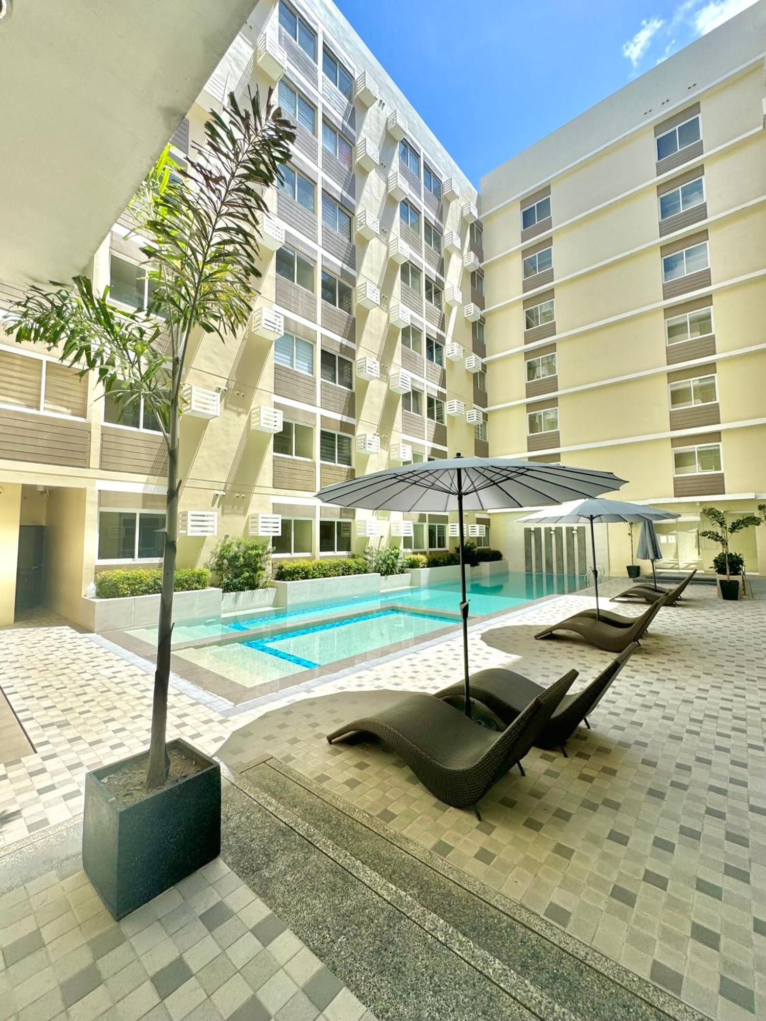 Fullerton Suites Puting Kahoy Exterior photo
